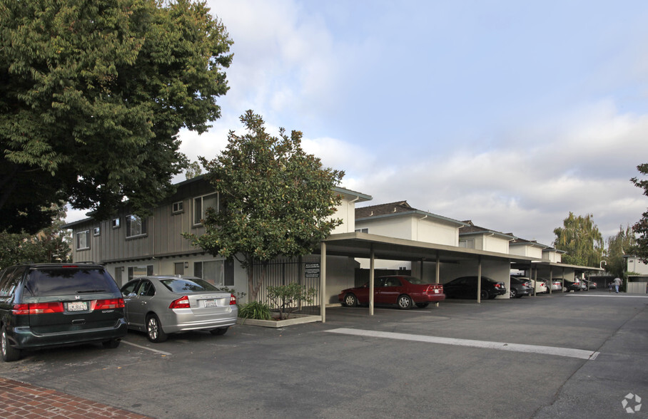 Primary Photo - Village Square Townhouses