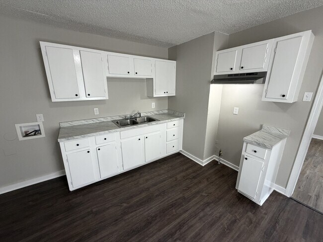 Building Photo - 2156 Ethlyn Ave