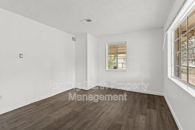 Building Photo - 1245 Rayfield Dr