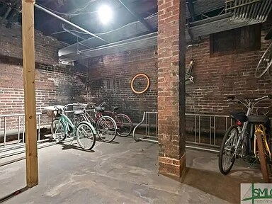 Building Photo - 210 E State St