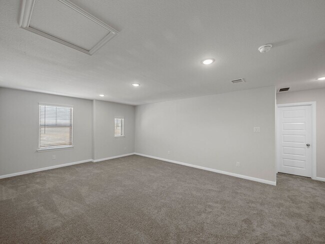 Building Photo - Almost New, Modern Look 4 Bed 3 Bath House in Van Alstyne Available Now!