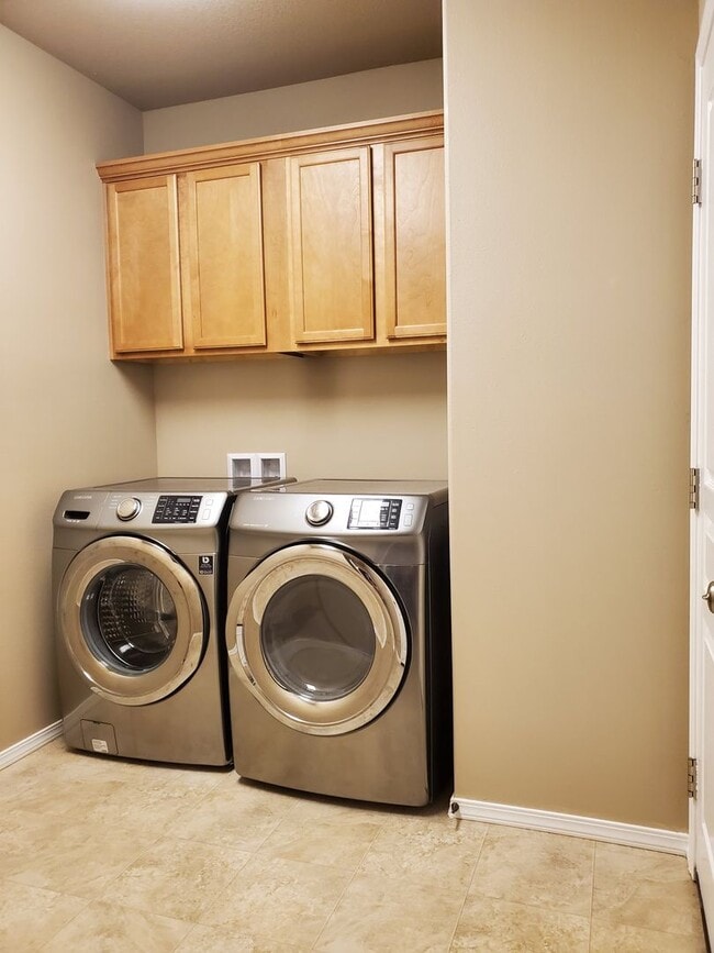 Building Photo - Must See Craftsman Style Home in Desirable West Salem Neighborhood