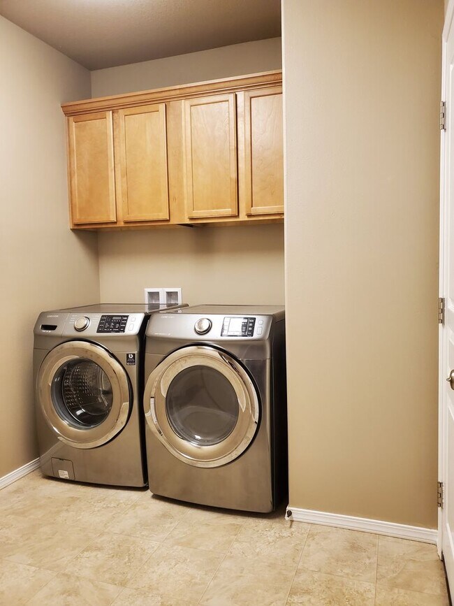 Building Photo - Pet Friendly Craftsman Style Home in Desirable West Salem Neighborhood