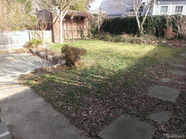 Building Photo - 263 N Regent St