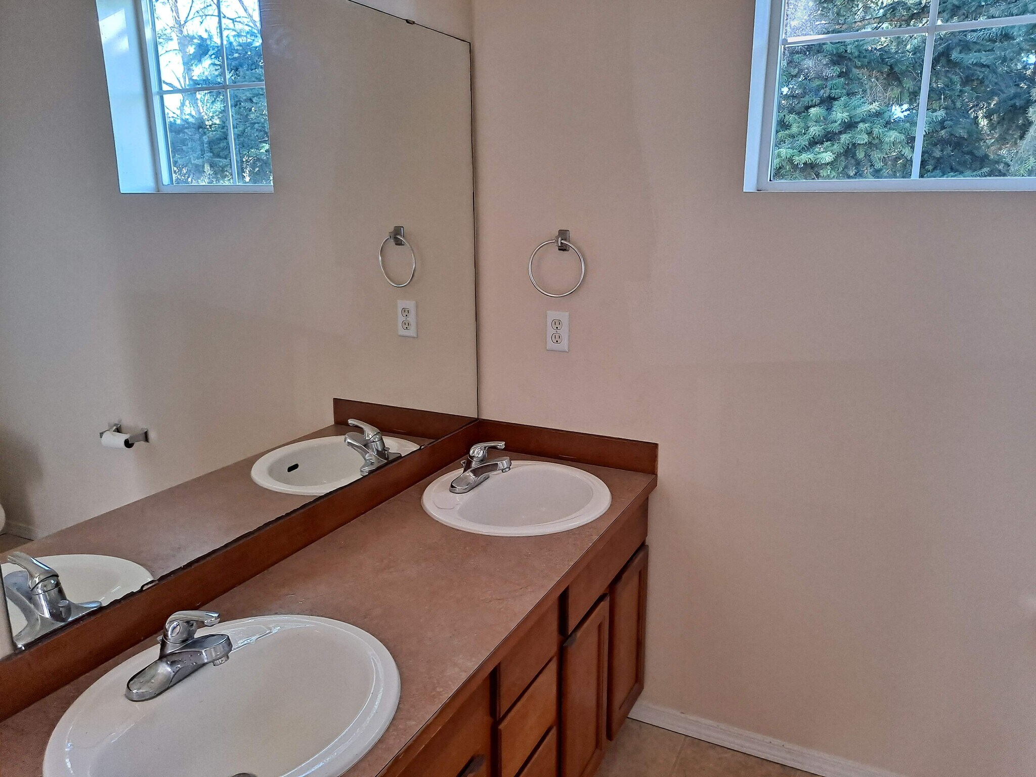 master room bathroom (Full) - 14915 38th Dr SE