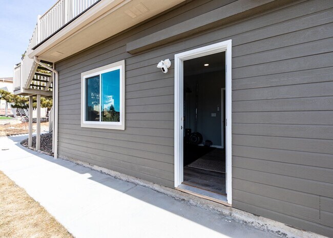 Building Photo - Fabulous 6 bedroom + office D20 Home with ...