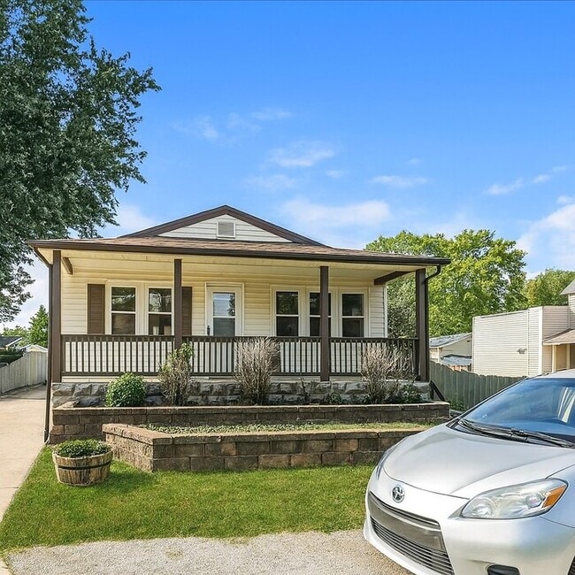 Primary Photo - Fantastic 2bd/2ba home! Let yourself in!
