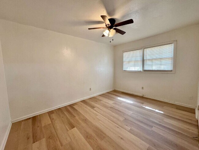 Building Photo - Comfortable and Spacious 2-bedroom home with a garage