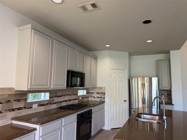 Building Photo - 8373 Brightside Ln