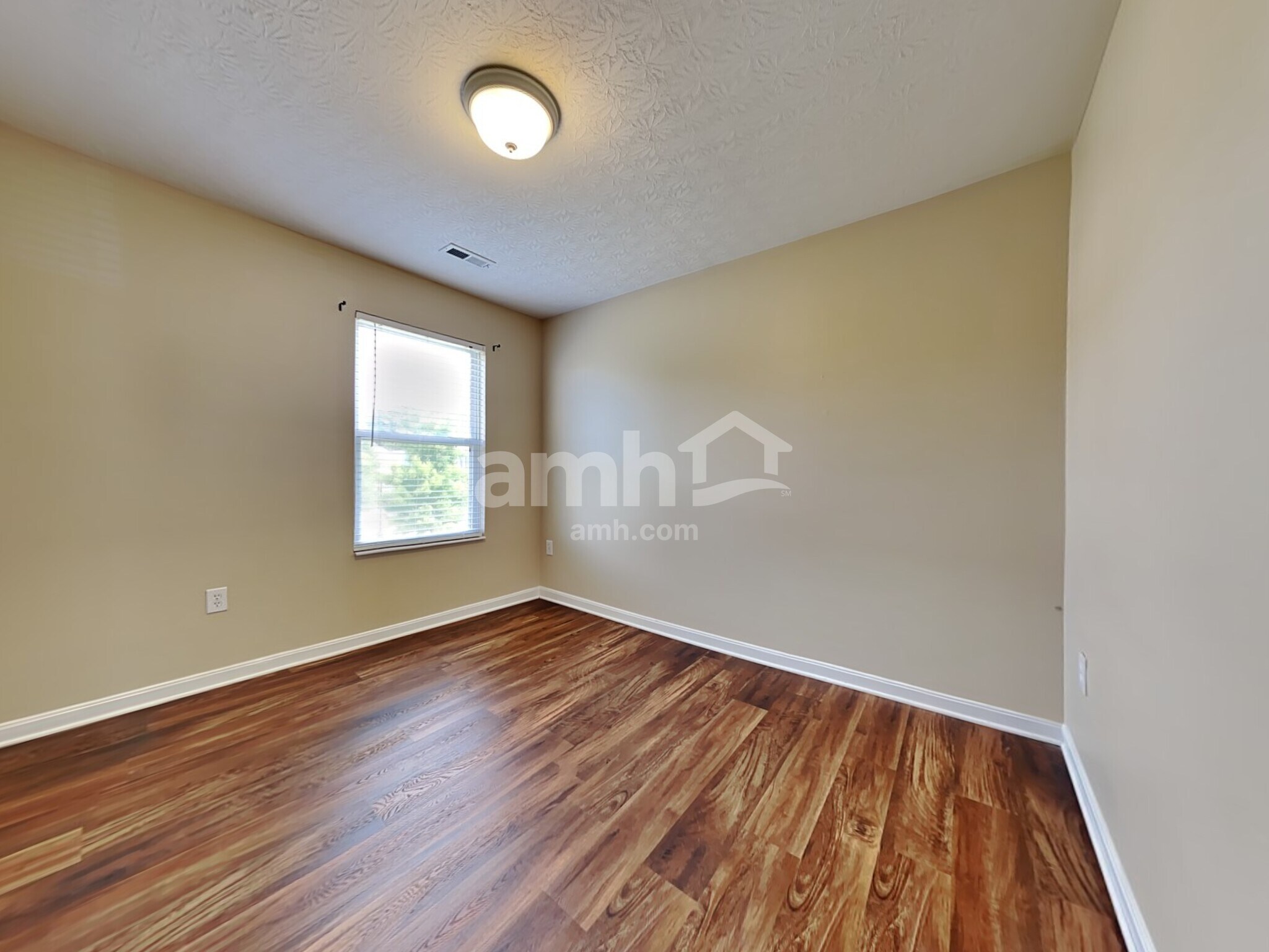 Building Photo - 320 Hennepin Dr