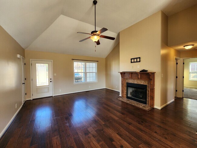 Building Photo - $1650 - 3 Bedroom 2 Bath Ranch Home