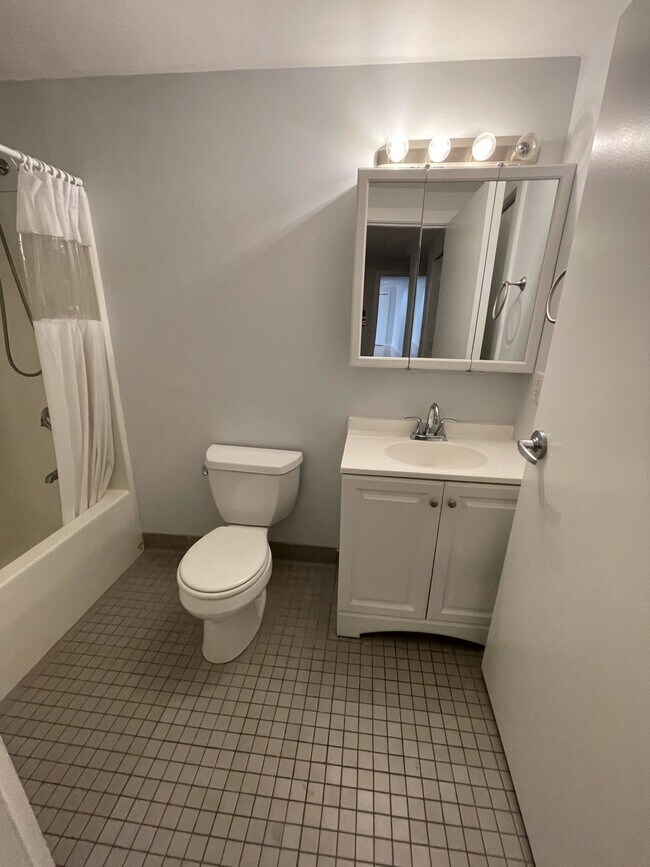 Building Photo - 534 Commonwealth Ave