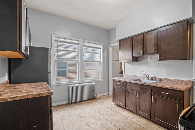 Building Photo - Murray Lower Flat