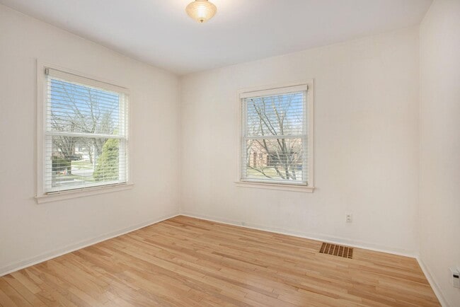 Building Photo - 2444 Richards Dr SE