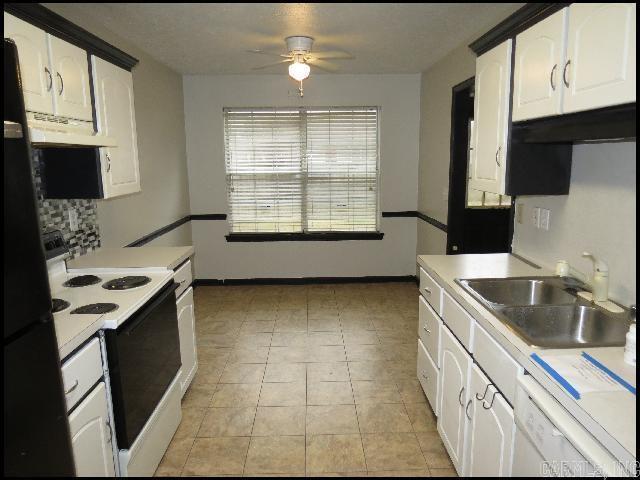 Building Photo - 19 Fox Run Cir