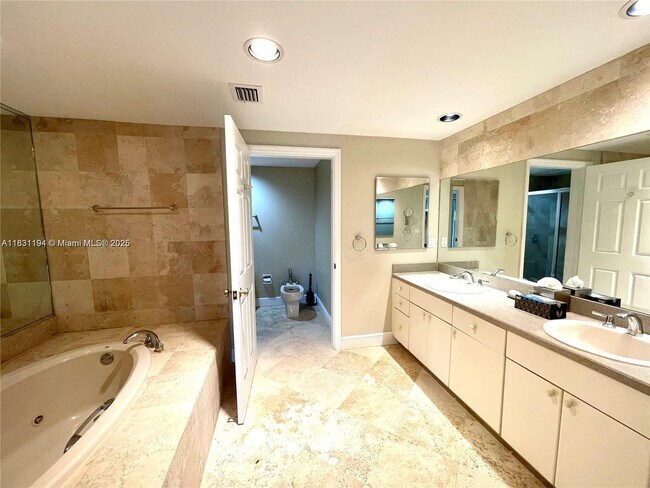 Building Photo - 6204 Paradise Point Dr