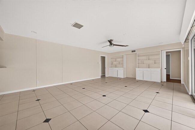 Building Photo - 4002 Mischire Dr
