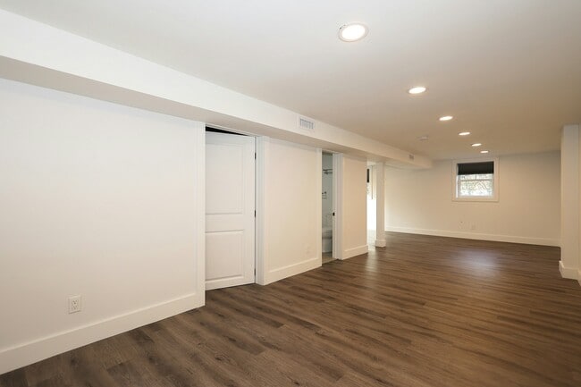 Building Photo - 245 Great Hill Rd