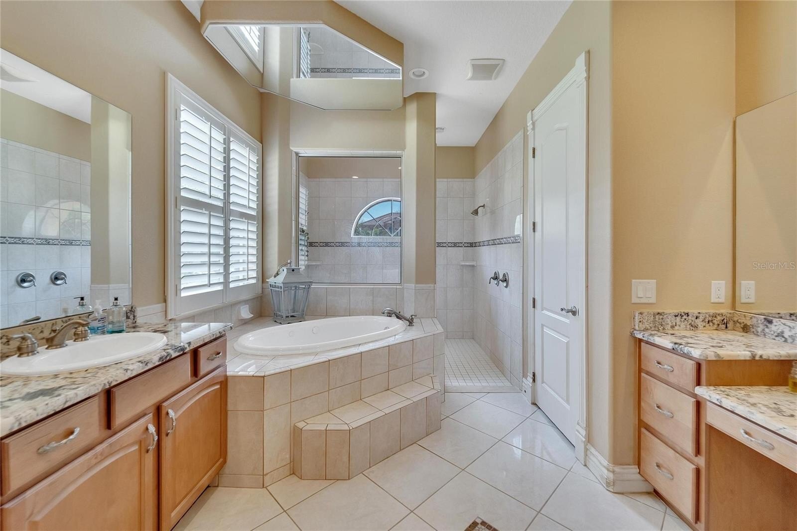 Building Photo - 2656 Wyndsor Oaks Way