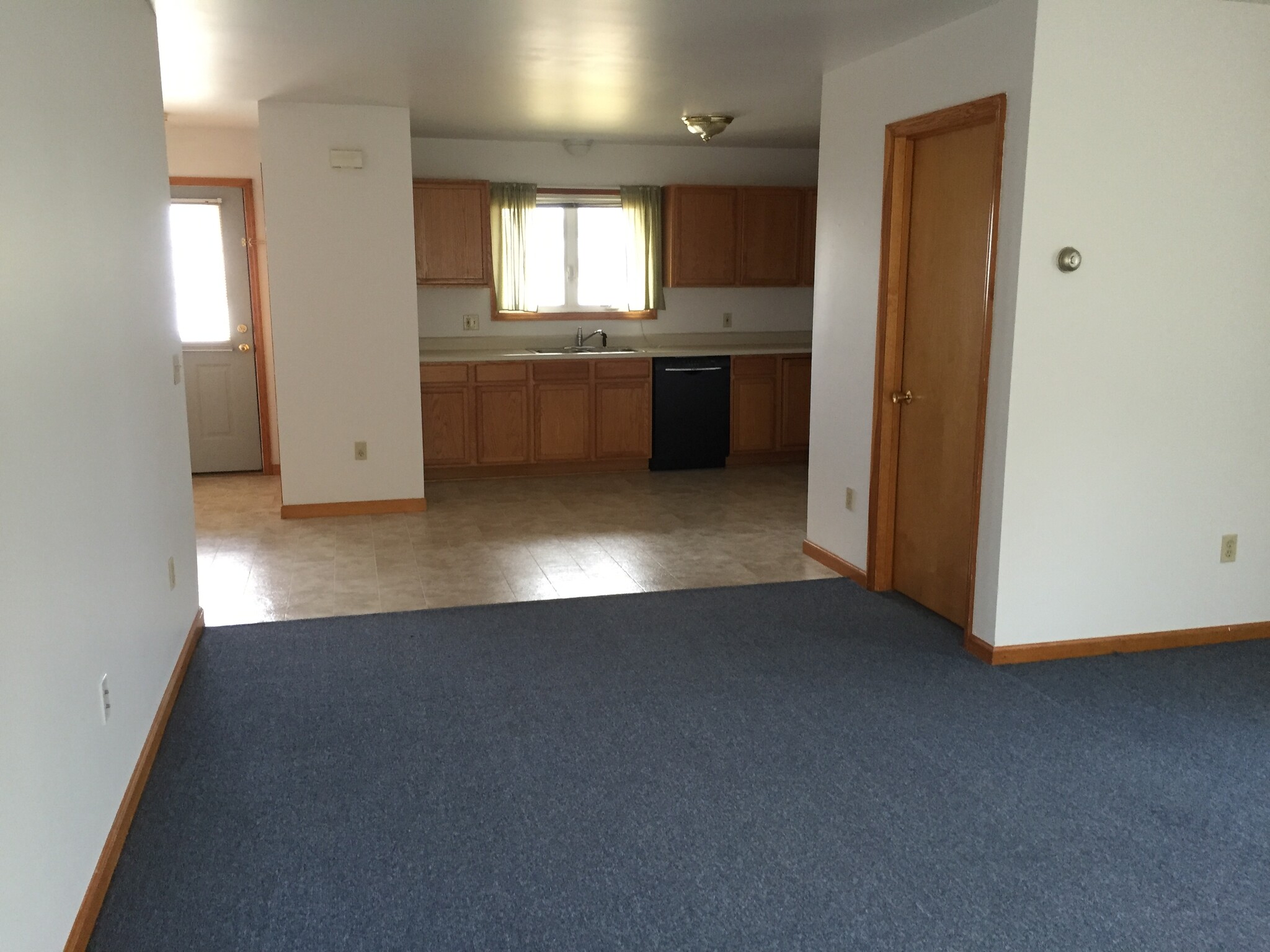 Building Photo - 10 Lyon Ln