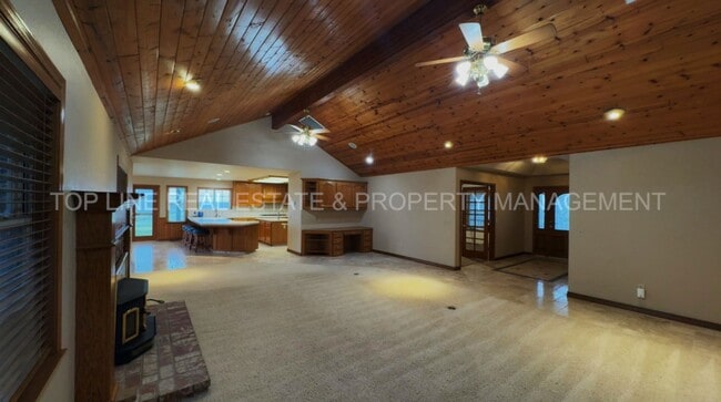 Building Photo - Beautiful Country Custom Home For Rent in Corcoran!
