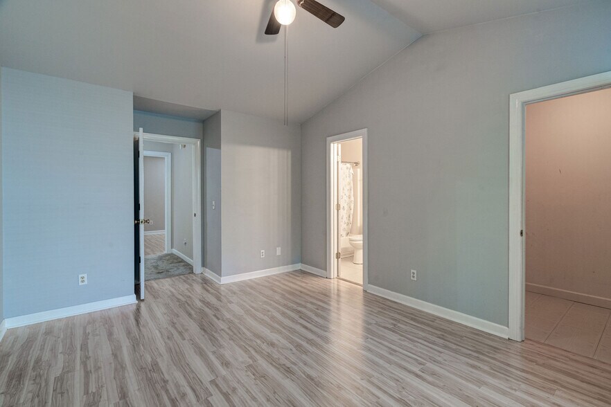 Building Photo - 5813 Wrightsville Ave