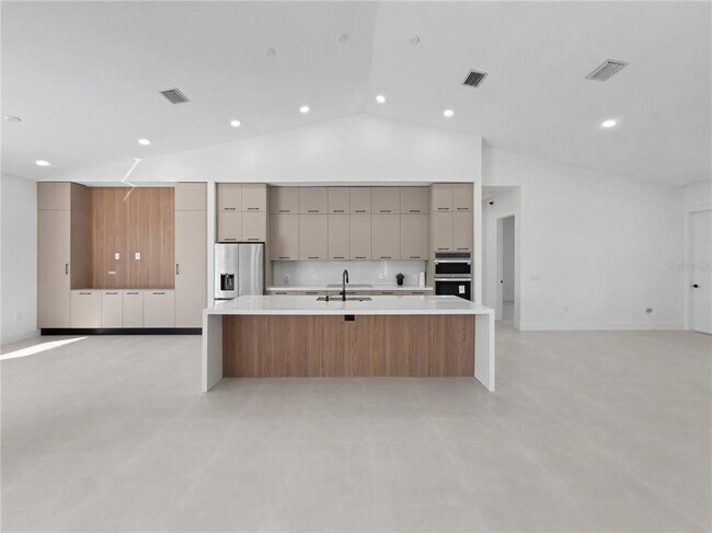 Building Photo - 14687 Lillian Cir