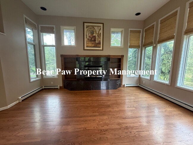 Building Photo - Beautiful Home in Riva Chase!