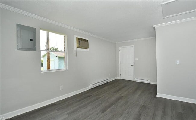 Building Photo - Van Buren Duplex-Zee Realty