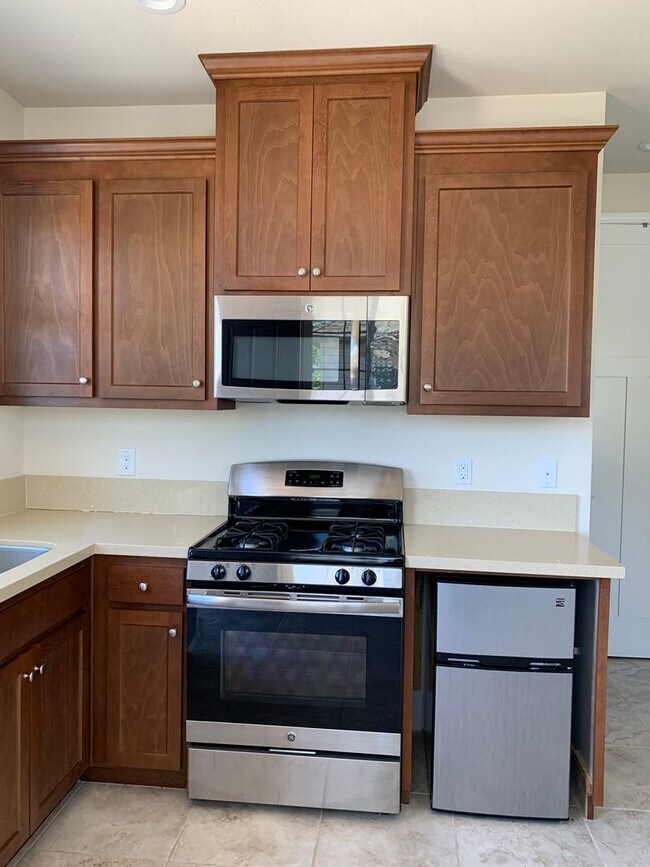 Building Photo - Nice 1 Bed 1 Bath upstairs apartment in the Cannery Neighborhood