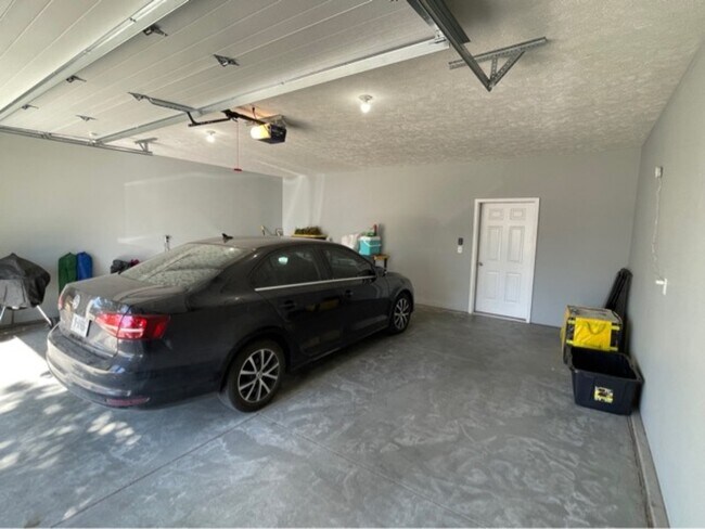 Building Photo - 2304 W George St