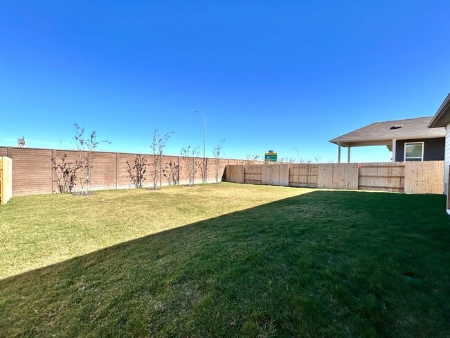 Building Photo - Spacious Modern 4/BR 3/BA Home with Stunning Features!