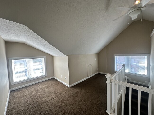 Building Photo - 1135 Summit St