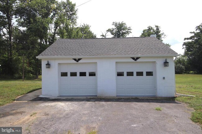 Building Photo - 12113 Walnut Point Rd