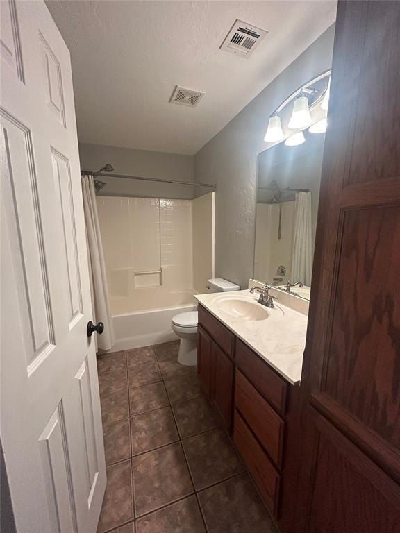 Building Photo - 1925 Olde School Rd