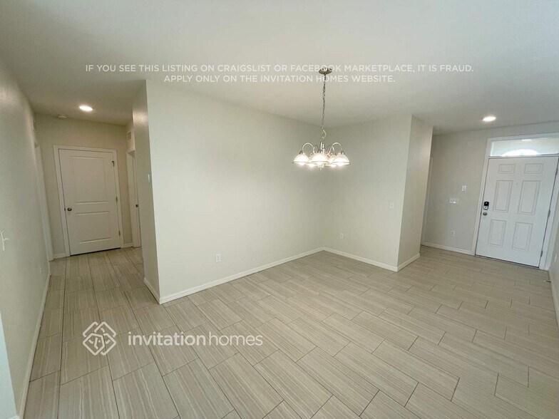 Building Photo - 8004 Pelican Reed Cir