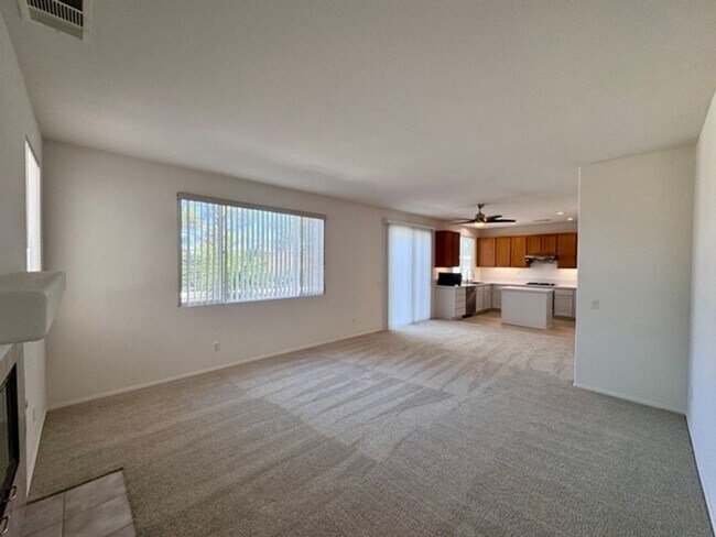 Building Photo - Beautiful 3 Bedroom two story South Temecu...