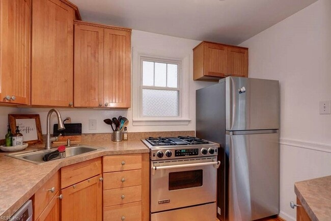 Building Photo - 171 W Bay Ave