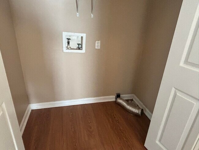 Building Photo - 2757 Kennedy Dr