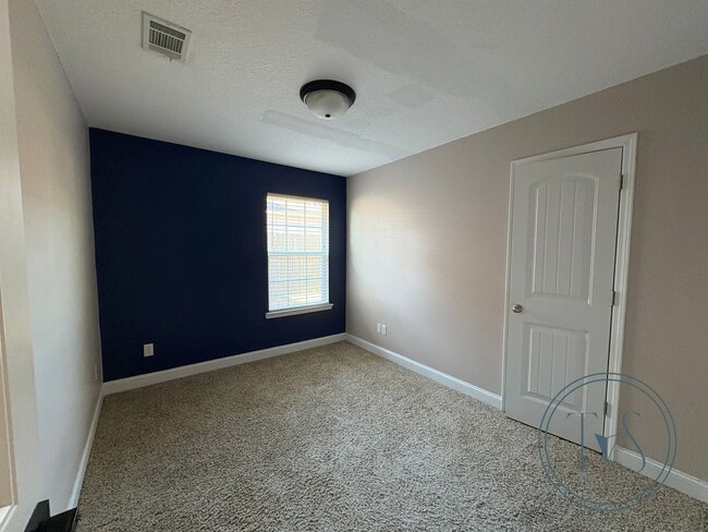 Building Photo - WINTER MOVE-IN SPECIAL: $300 OFF 1ST MONTH...