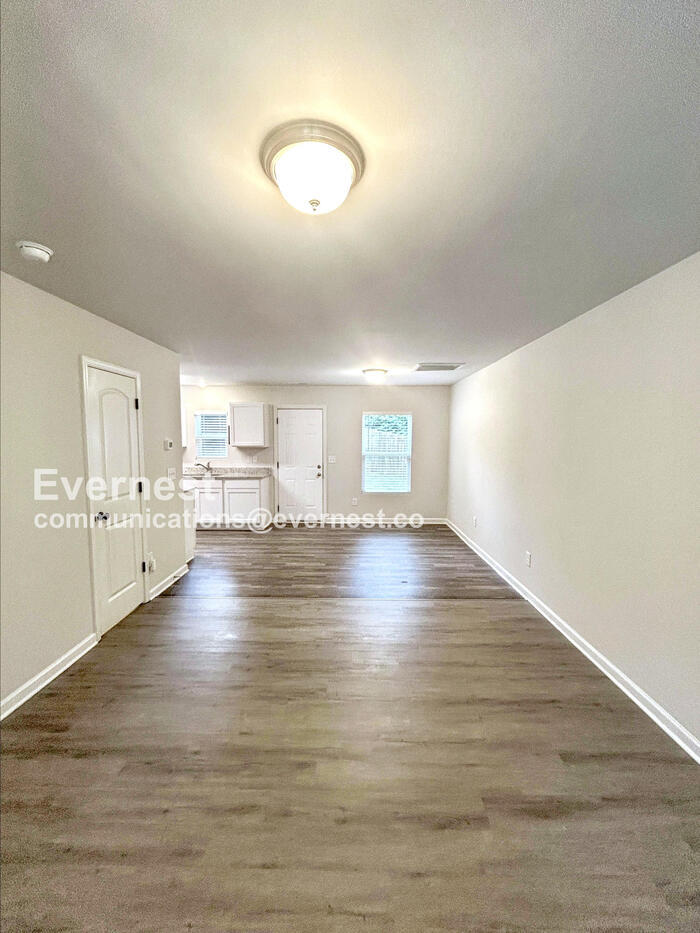 Building Photo - 1600 Sandersted Village Cir