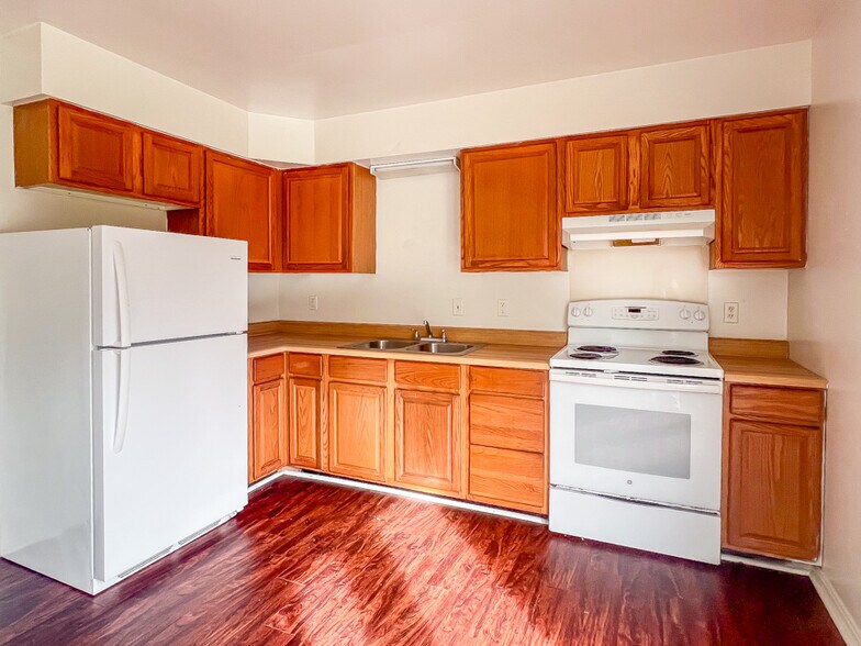 Building Photo - 496 Lancaster Creek Dr