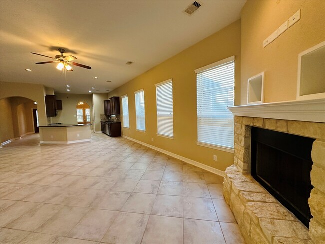 Building Photo - 21927 Field Green Dr