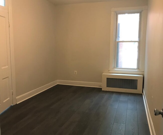 Building Photo - 725 7th St NE