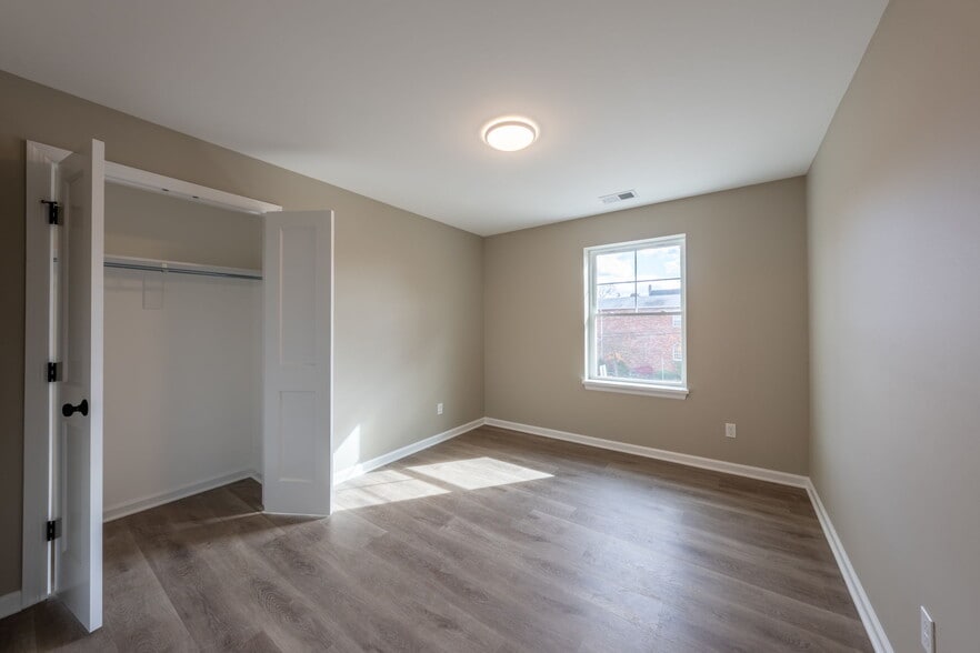 Bedroom/Closet - 237 Main St