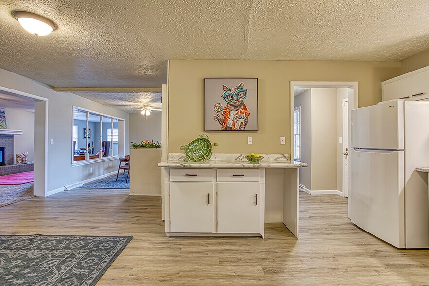 Building Photo - 1911 S Saratoga Ave