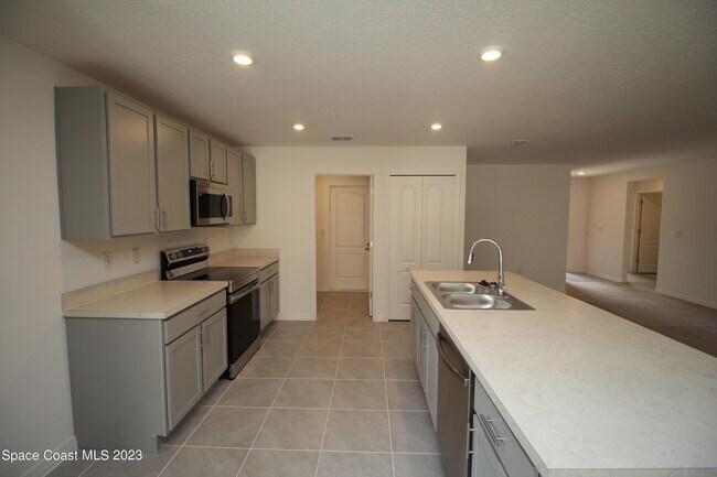 Building Photo - 147 Franzing St