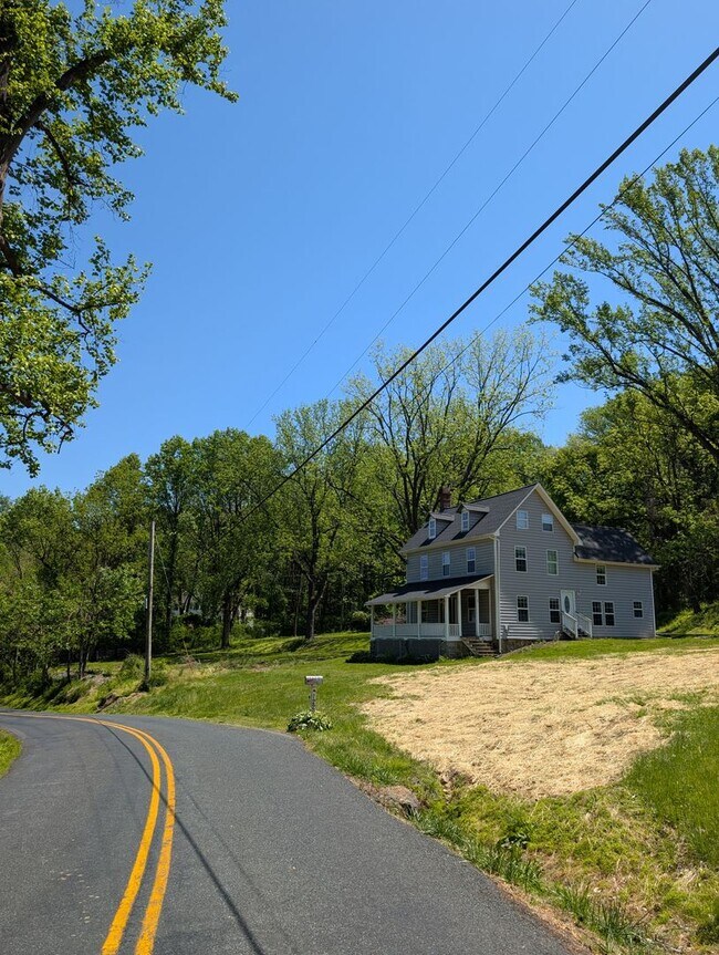 Building Photo - 4 Bedroom Darlington Home Near State Park