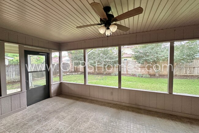 Building Photo - Niceville Renovated 3/2