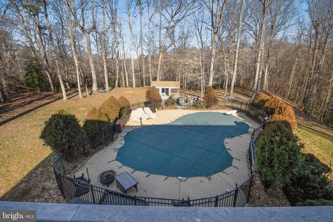 Building Photo - 7420 Mayflower Ct
